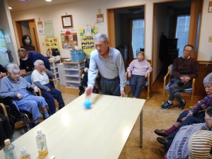 10月お誕生日会とレクリエーション・ボーリング大会 お食事会(たこ焼き・焼きそば)
