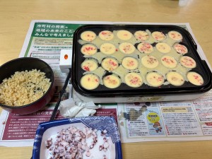 10月お誕生日会とレクリエーション・ボーリング大会 お食事会(たこ焼き・焼きそば)