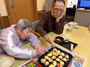 10月お誕生日会とレクリエーション・ボーリング大会 お食事会(たこ焼き・焼きそば)